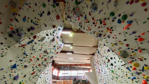 長野県のクライミング施設「Edge and Sofa（エッジアンドソファー） クライムワンダーランド 伊那」の紹介記事です。